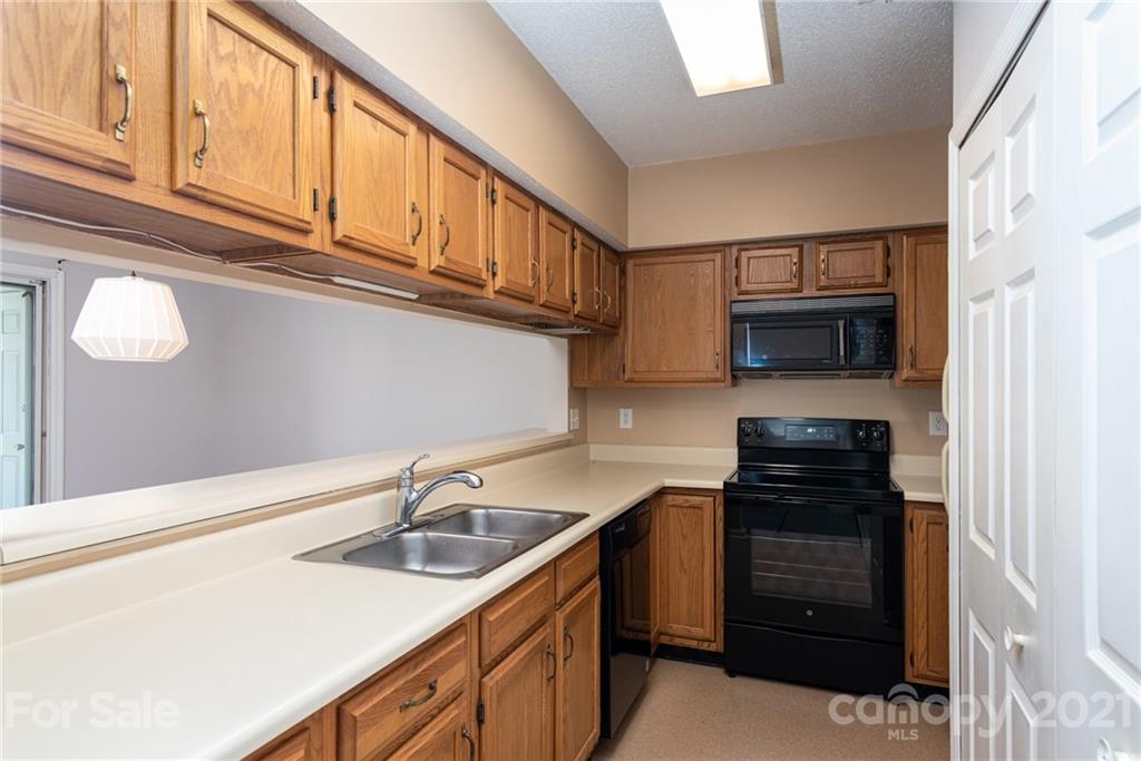 19839 Henderson Road, Unit B Cornelius, NC 28031 - Photo 9 of 22 Gallery Image 9