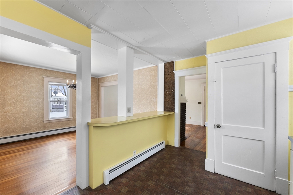 65 Edgemont Street Springfield, MA 01109 - Photo 16 of 35