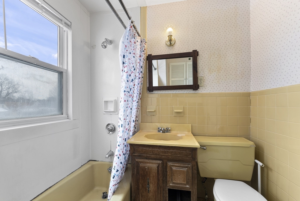 65 Edgemont Street Springfield, MA 01109 - Photo 27 of 35