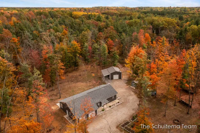 $460,000 | 8232 Holton Road, Holton, MI 49425