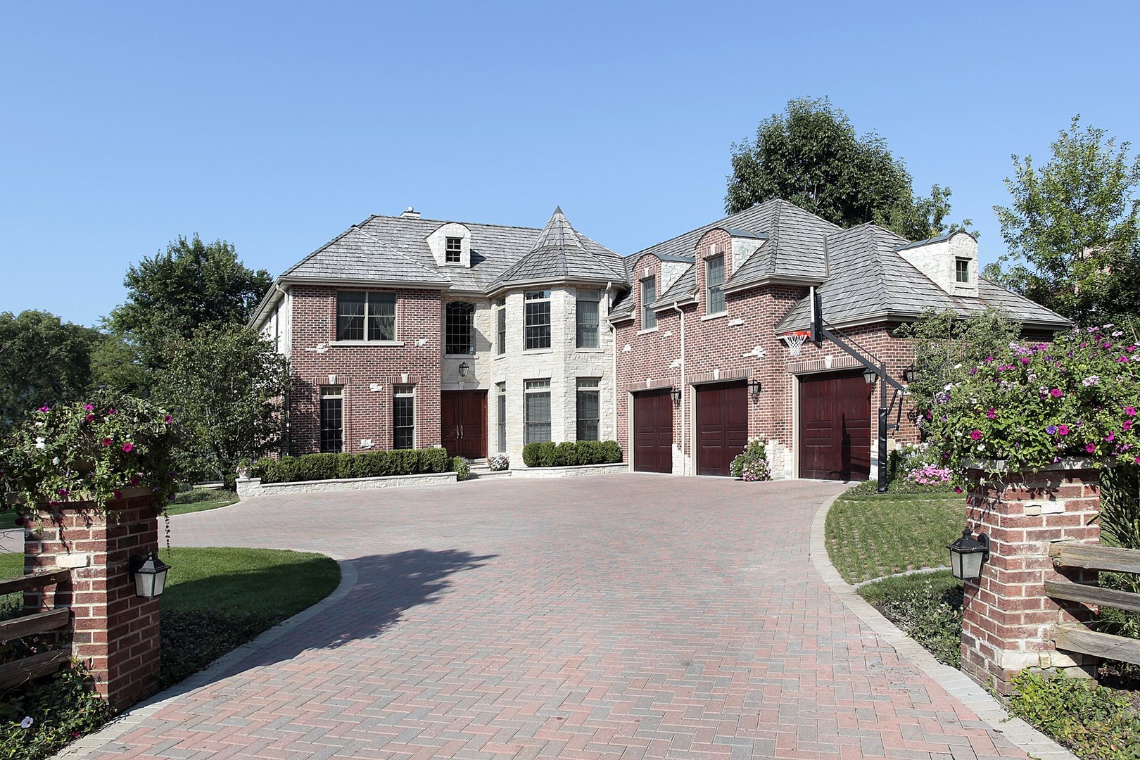 1085 Green Bay Road Glencoe, IL 60022 - Photo 1 of 24 a front view of a building with a garden