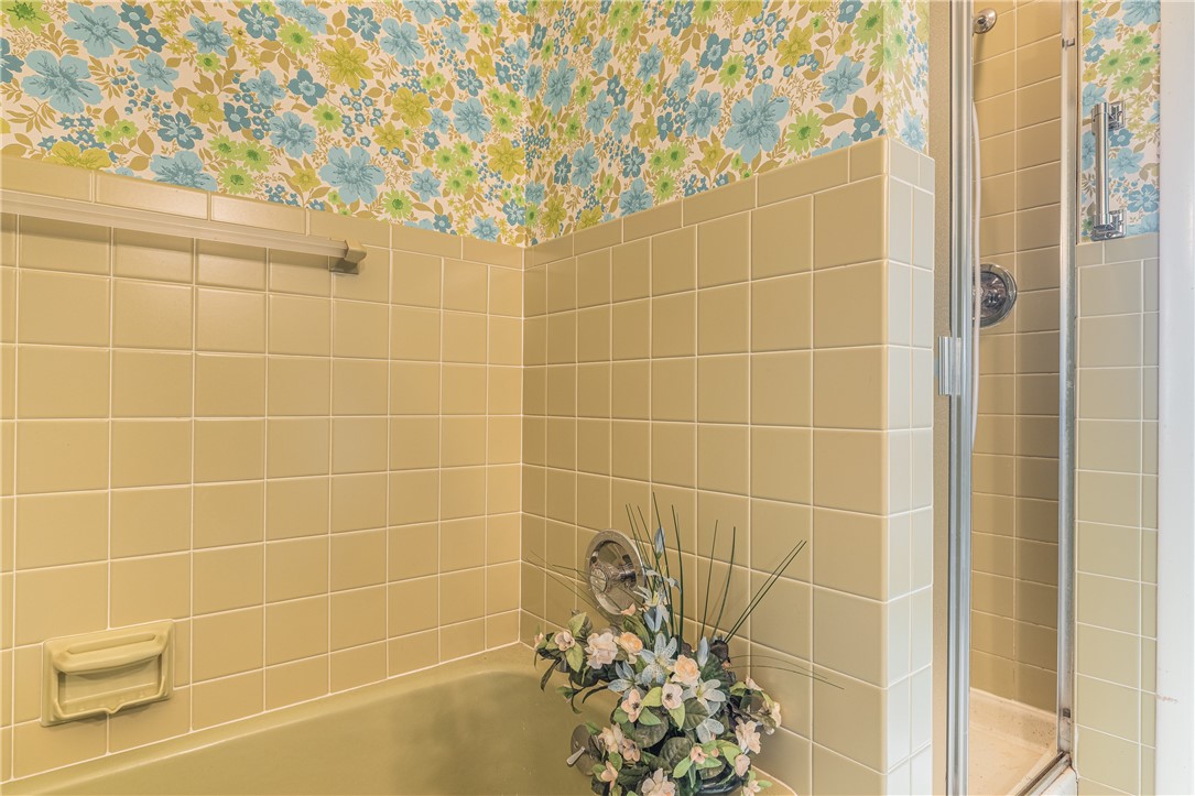 12 Lighthouse Road Parma, NY 14468 - Photo 18 of 49 Soaking tub.