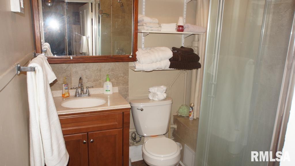 2002 West 4th Street, Unit A Davenport, IA 52802 - Photo 11 of 25