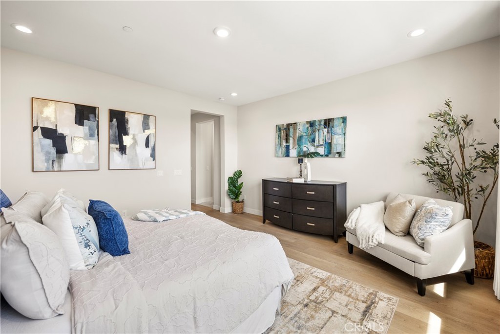 130 Pin Lane Lake Forest, CA 92630 - Photo 51 of 70 a bedroom with a bed and ceiling fan