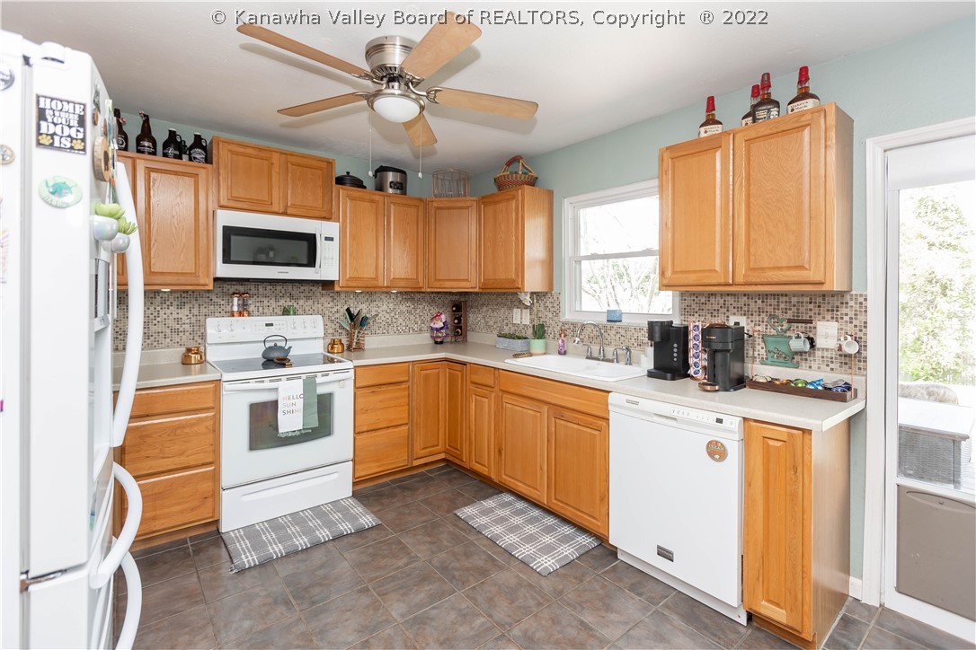 2022 Mount Vernon Road Hurricane, WV 25526 - Photo 12 of 34 Gallery Image 12