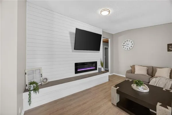 $259,000 | 6 Sunset Lane, Paola, KS 66071