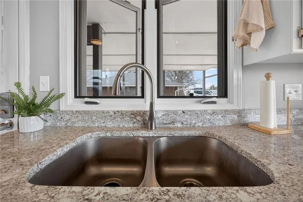 $259,000 | 6 Sunset Lane, Paola, KS 66071