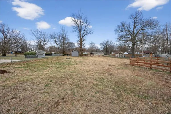 $259,000 | 6 Sunset Lane, Paola, KS 66071