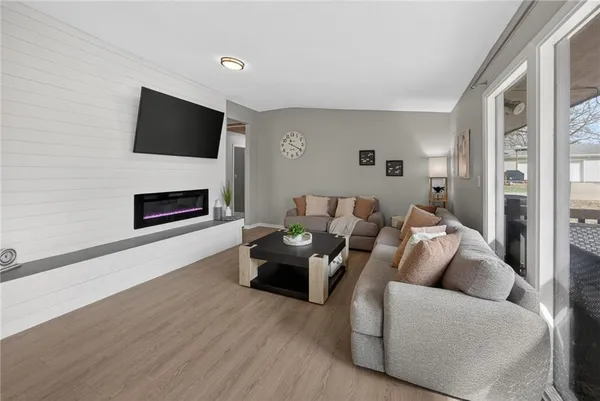 $259,000 | 6 Sunset Lane, Paola, KS 66071