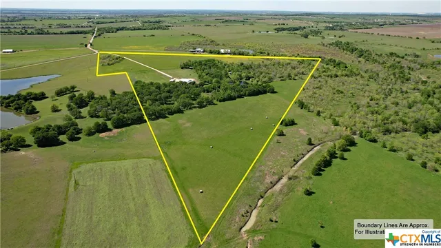 a view of a tennis court