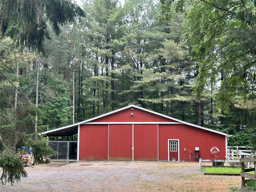 4636 North Hope Road Hope, MI 48628 - Photo 2 of 32