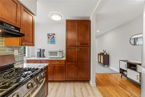 $347,000 | 9 Bryant Crescent, Unit 1G, White Plains, NY 10605