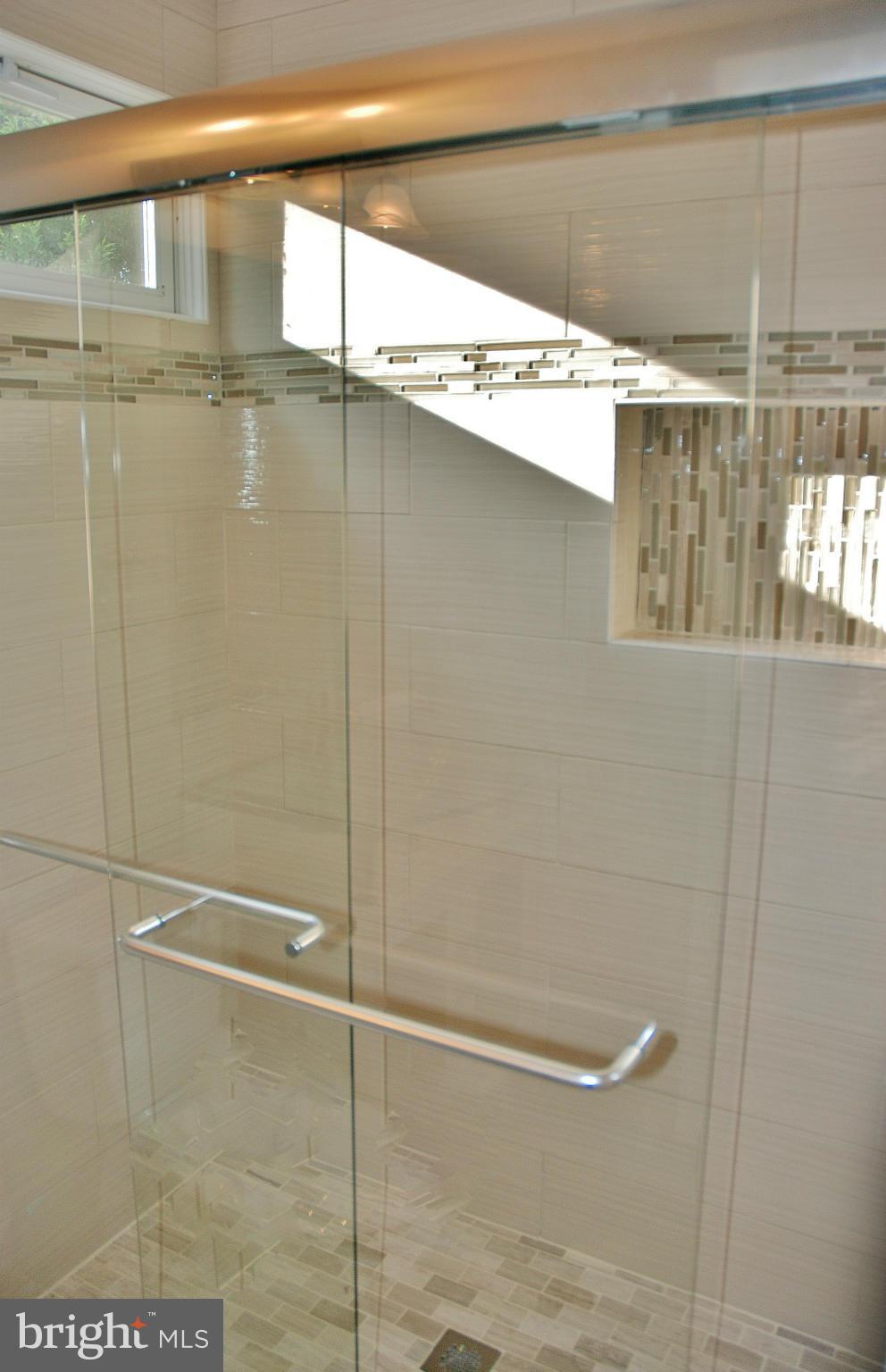 11709 Fernshire Road Gaithersburg, MD 20878 - Photo 10 of 30 Bath (Master)