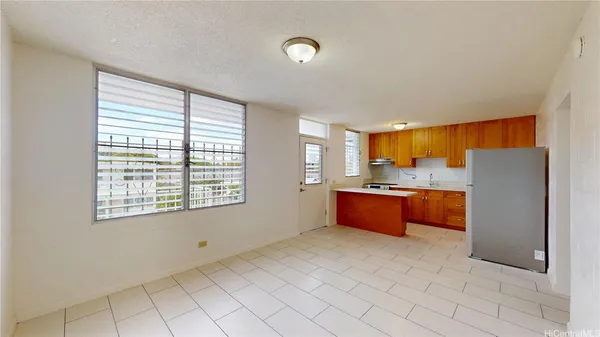 $2,200 | 39 Hiʻaloa Street, Unit 102, Honolulu, HI 96817