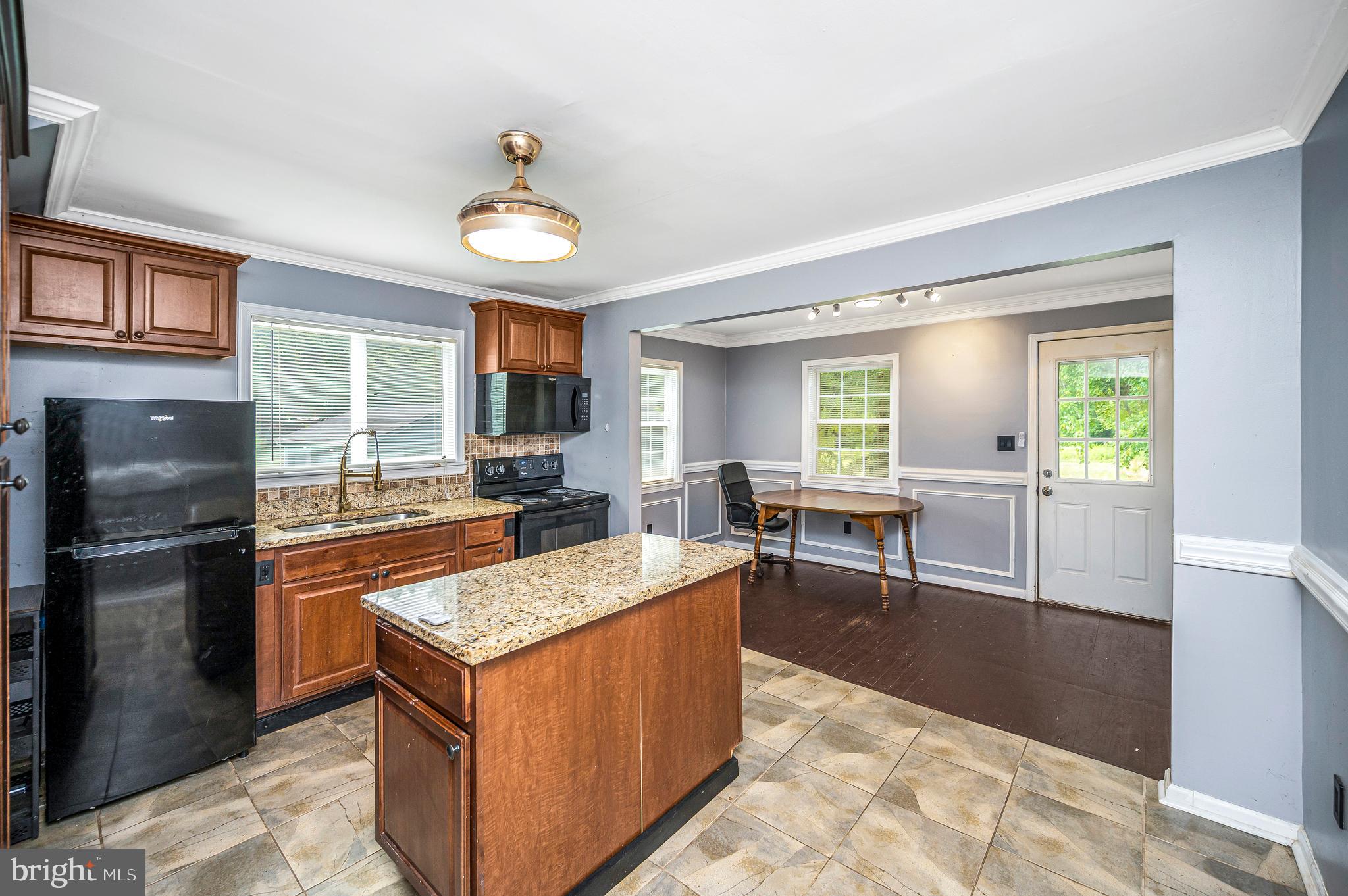 13832 Post Oak Road Spotsylvania, VA 22551 - Photo 2 of 62 Kitchen