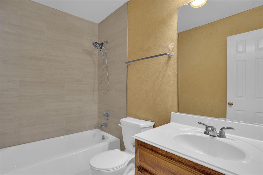 7227 Tolosa Grand Prairie, TX 75054 - Photo 29 of 39