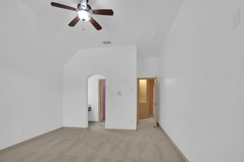 7227 Tolosa Grand Prairie, TX 75054 - Photo 33 of 39 Jack and Jill bedroom