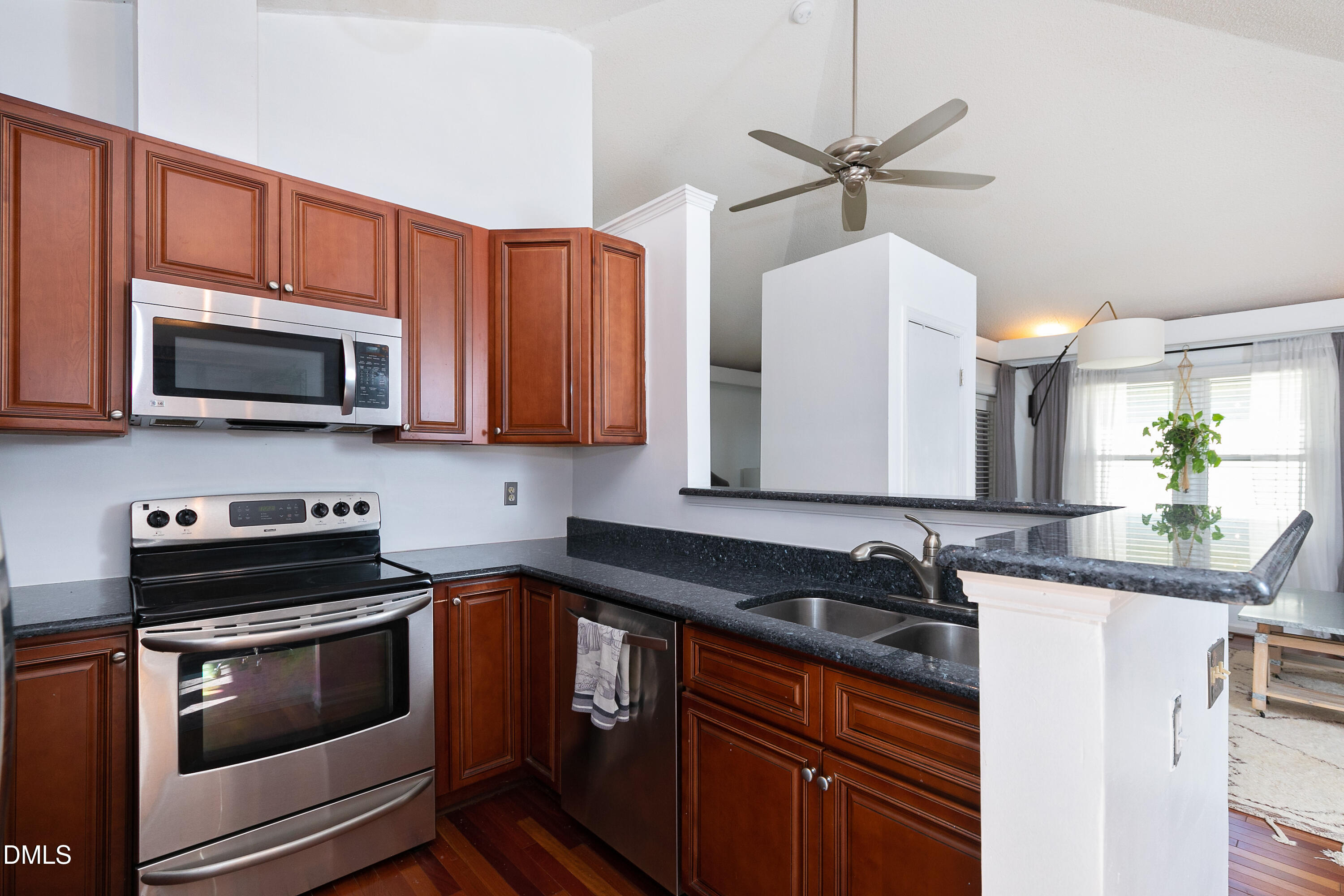 3304 Mill Run Raleigh, NC 27612 - Photo 4 of 19 259A1711