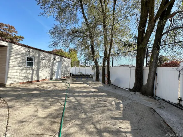 $899,800 | 200 St Regis Drive, Massapequa Park, NY 11762