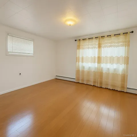 $899,800 | 200 St Regis Drive, Massapequa Park, NY 11762