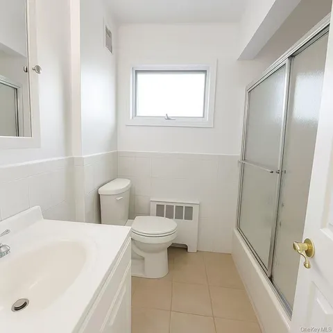 $899,800 | 200 St Regis Drive, Massapequa Park, NY 11762