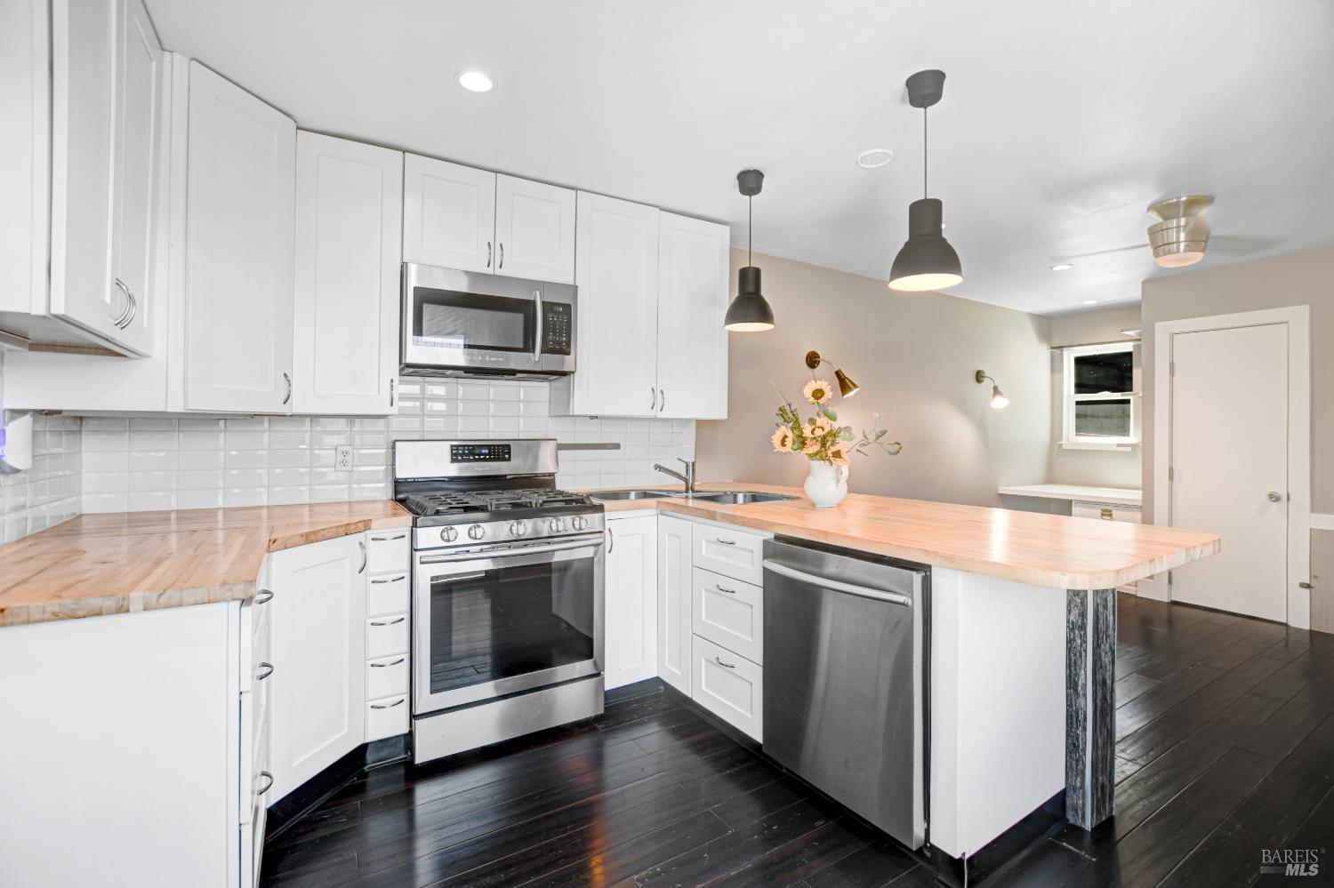 866 Yuba Drive Santa Rosa, CA 95407 - Photo 38 of 73 STUDIO KITCHEN W/ GAS RANGE