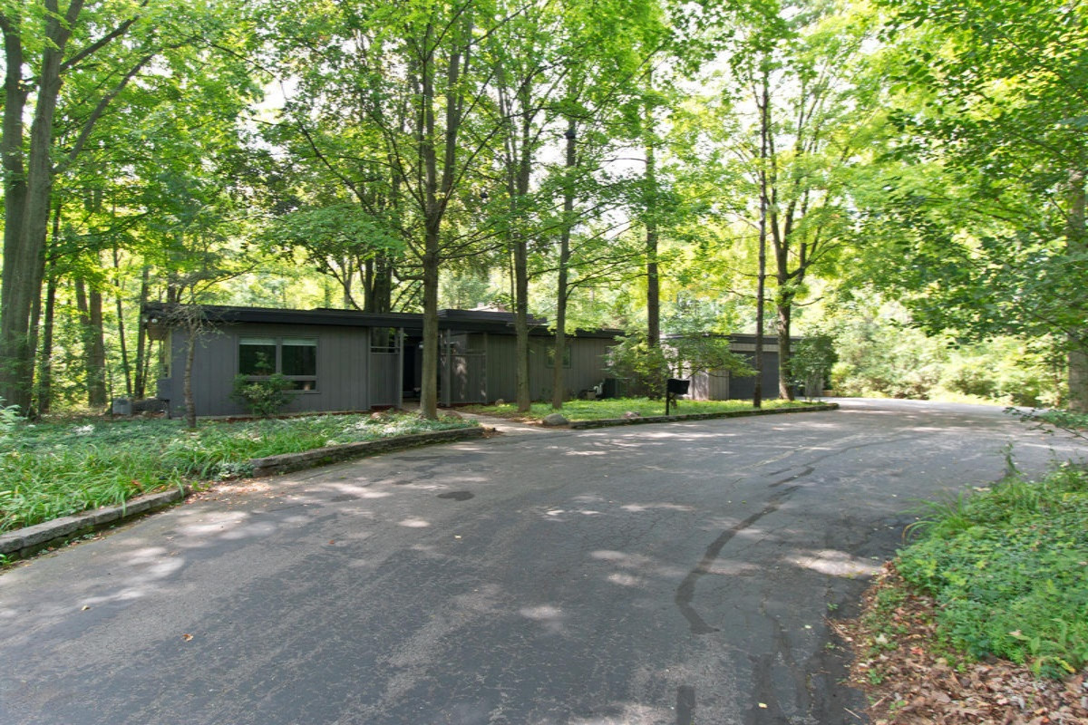 3434 Cascade Road Southeast Grand Rapids, MI 49546 - Photo 1 of 75 3434 Cascade Rd