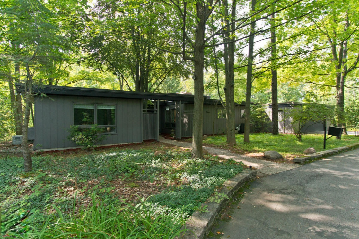 3434 Cascade Road Southeast Grand Rapids, MI 49546 - Photo 3 of 75 3434 Cascade Rd