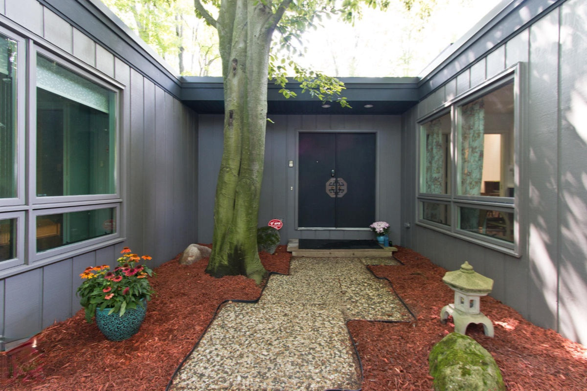 3434 Cascade Road Southeast Grand Rapids, MI 49546 - Photo 4 of 75 Courtyard