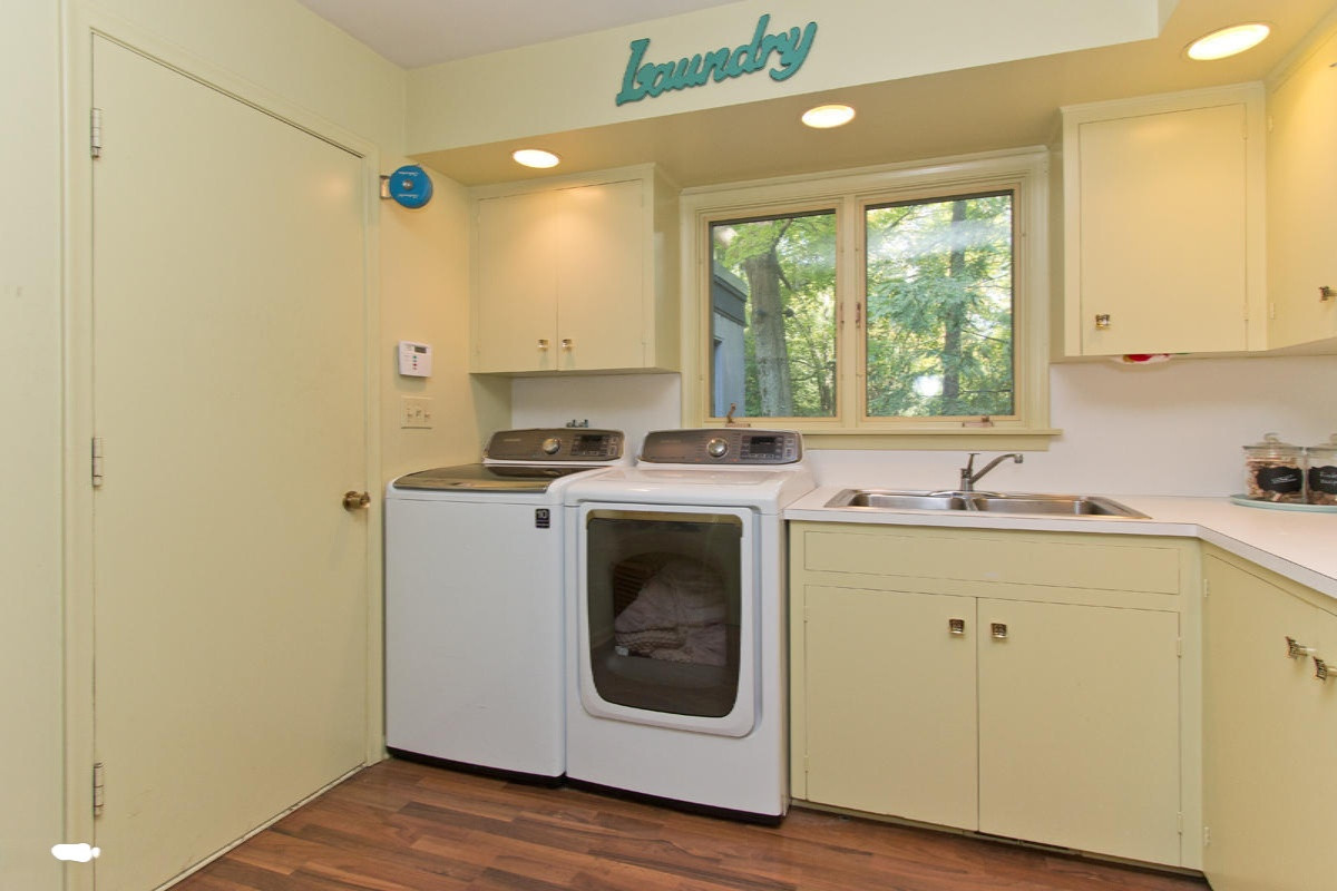 3434 Cascade Road Southeast Grand Rapids, MI 49546 - Photo 57 of 75 Laundry