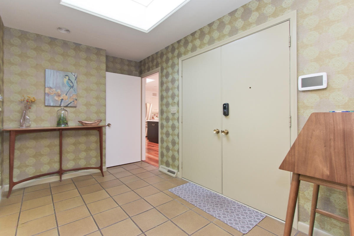 3434 Cascade Road Southeast Grand Rapids, MI 49546 - Photo 7 of 75 Foyer
