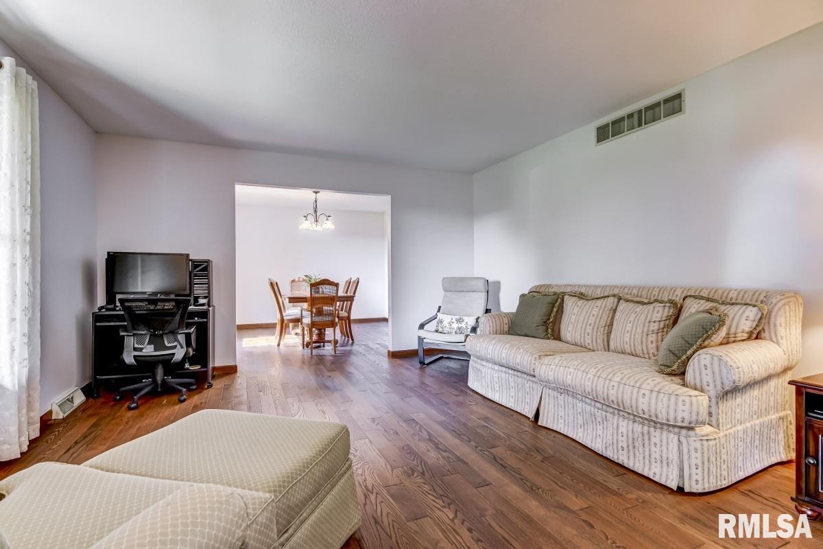 29 Wind Cave Drive Springfield, IL 62712 - Photo 6 of 40
