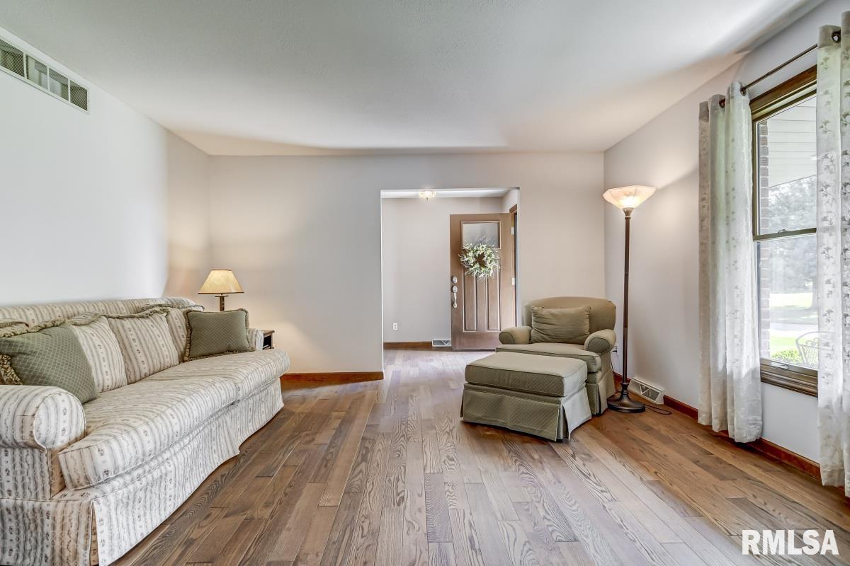 29 Wind Cave Drive Springfield, IL 62712 - Photo 8 of 40