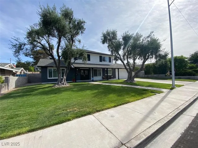 $3,700 | 3011 Burton Avenue, Las Vegas, NV 89102