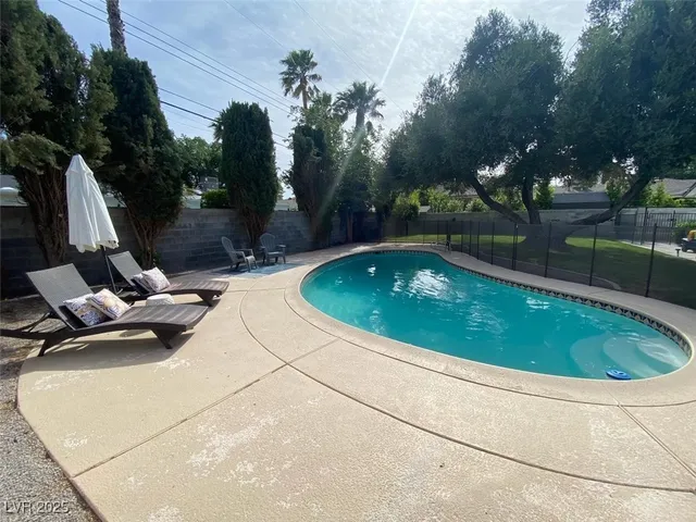 $3,700 | 3011 Burton Avenue, Las Vegas, NV 89102