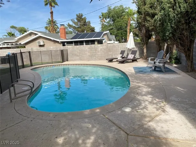 $3,700 | 3011 Burton Avenue, Las Vegas, NV 89102