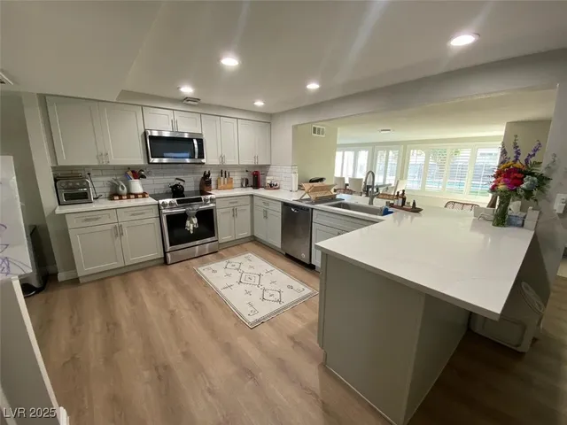 $3,700 | 3011 Burton Avenue, Las Vegas, NV 89102