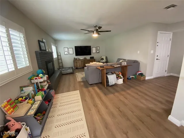 $3,700 | 3011 Burton Avenue, Las Vegas, NV 89102