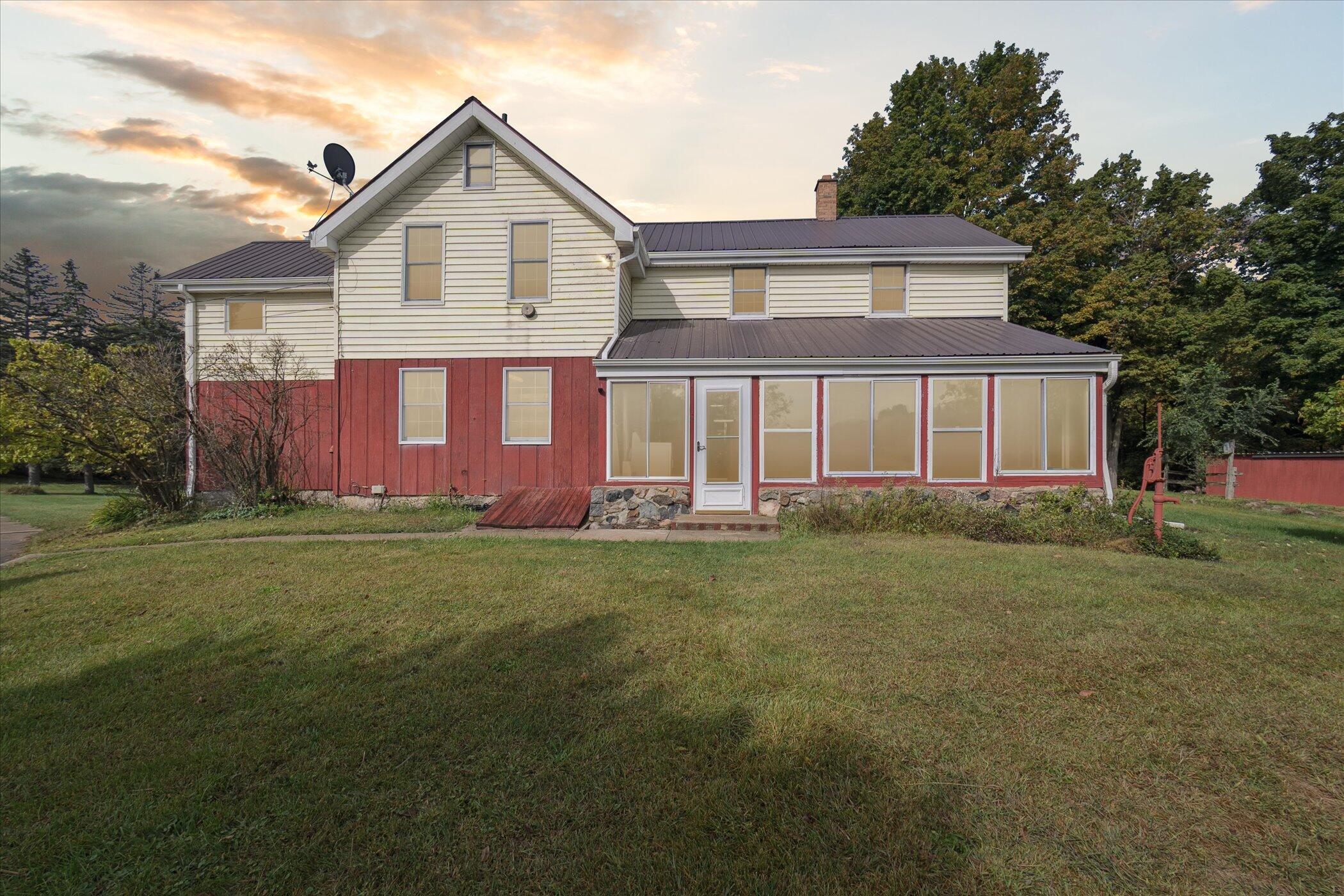 01-521-Adrian-St-Manchester-MI-48158-Win