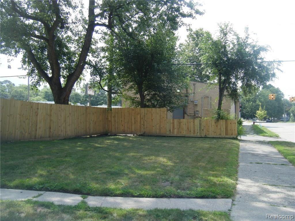 19130 Edinborough Road Detroit, MI 48219 - Photo 3 of 14