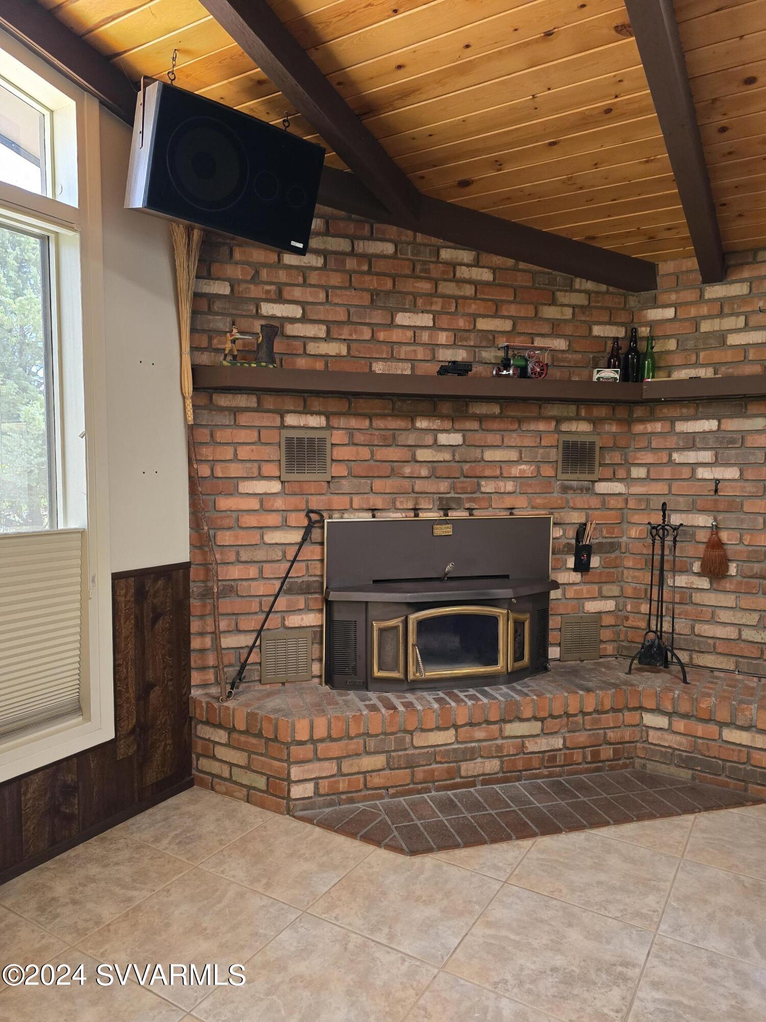 1707 Sawmill Road Cottonwood, AZ 86326 - Photo 56 of 93 a living room with stainless steel appliances