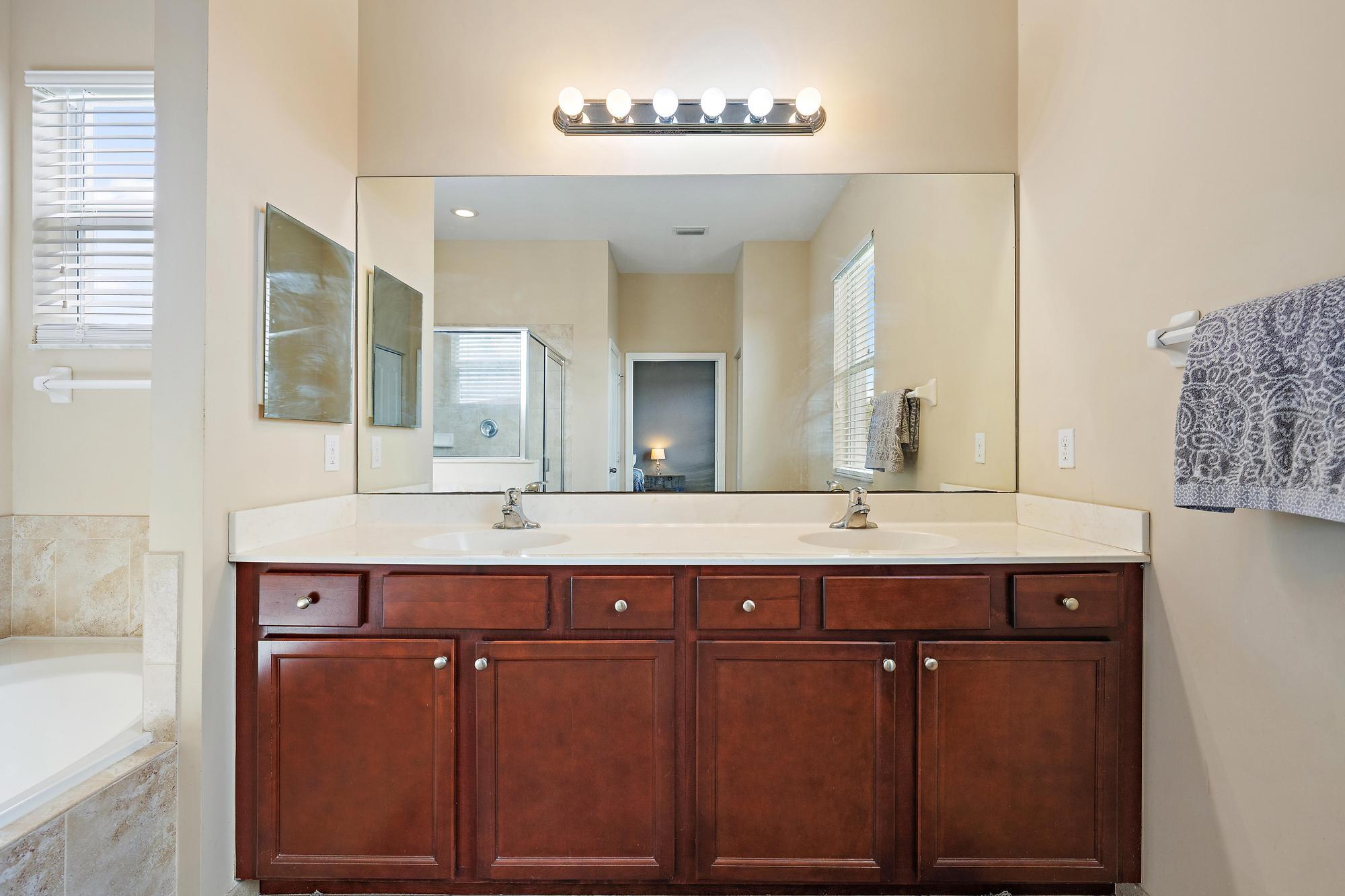 196 Behring Way Jupiter, FL 33458 - Photo 20 of 75 Primary Bath
