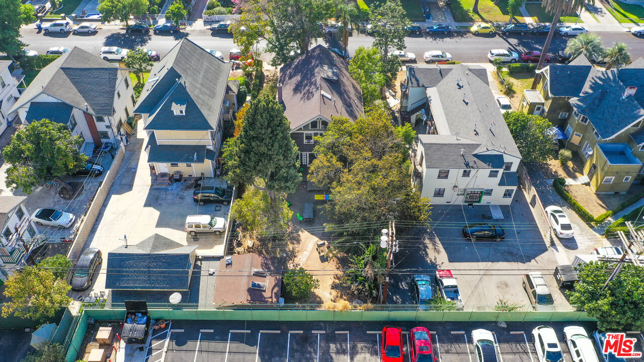 2706 Menlo Avenue Los Angeles, CA 90007 - Photo 2 of 7