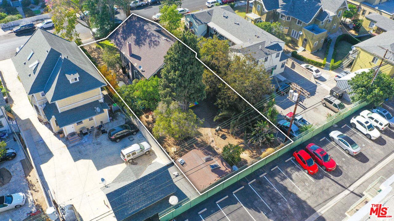 2706 Menlo Avenue Los Angeles, CA 90007 - Photo 3 of 7