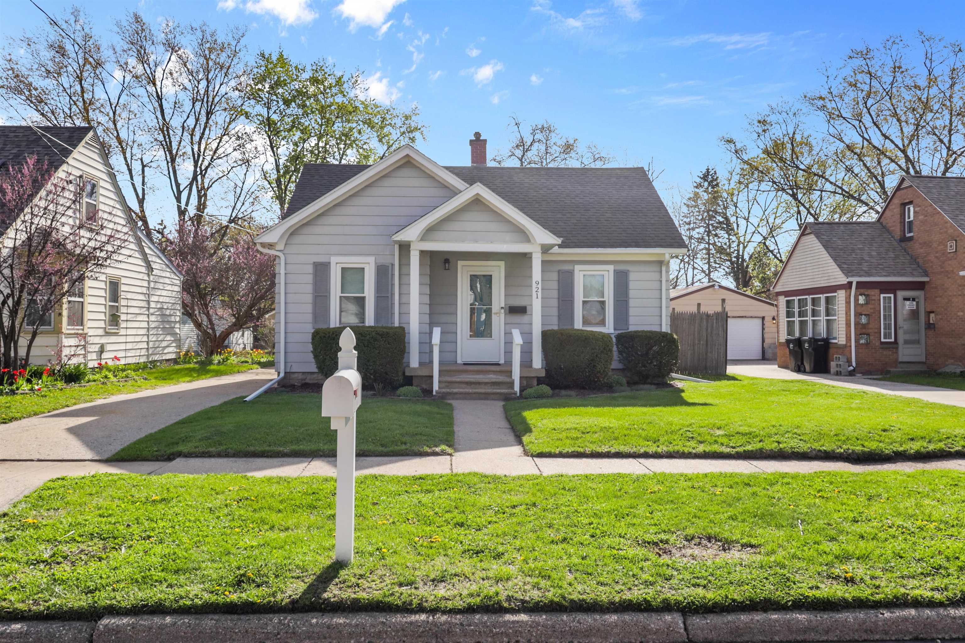 921 Cleveland Street Beloit, WI 53511 - Photo 1 of 39