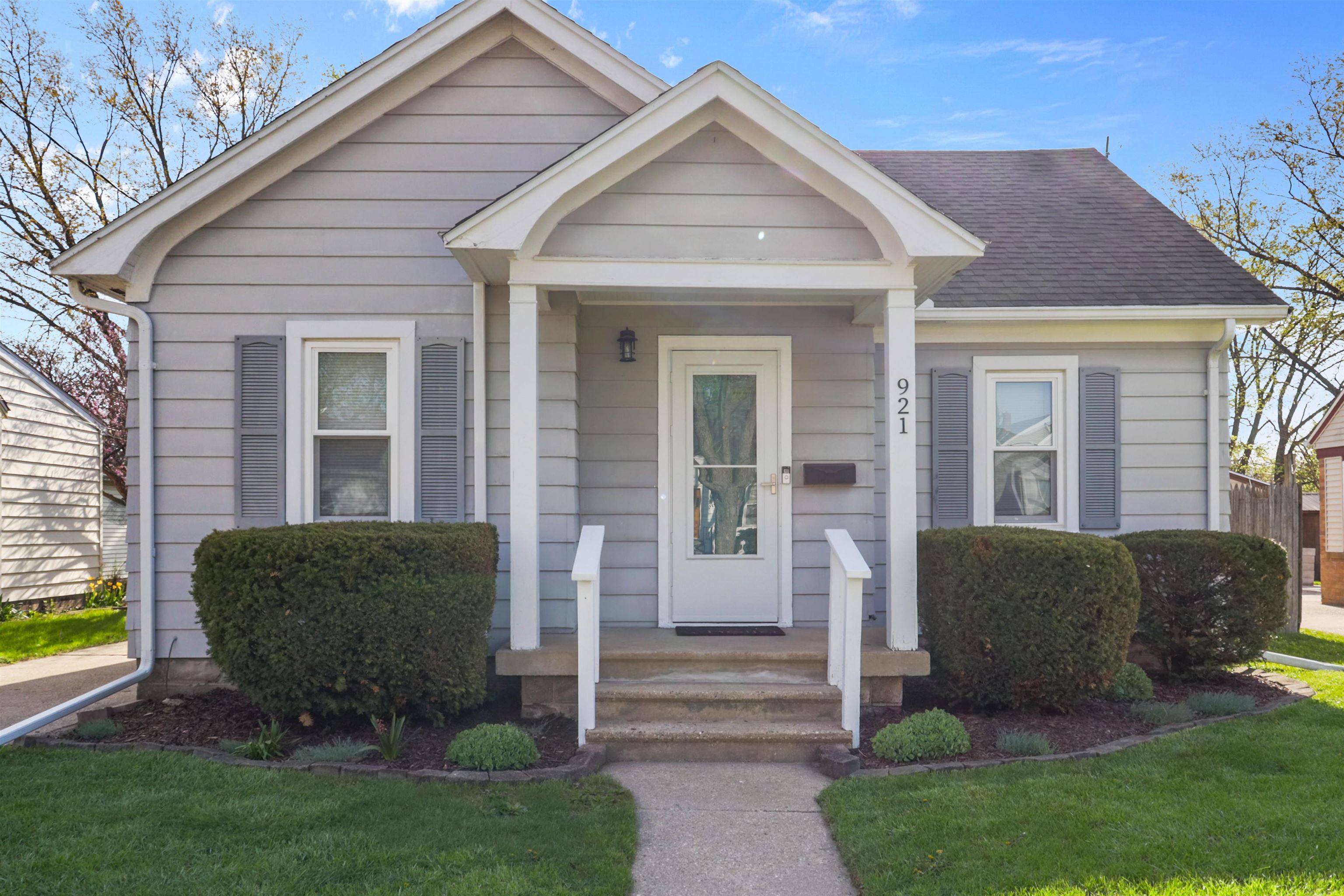 921 Cleveland Street Beloit, WI 53511 - Photo 3 of 39