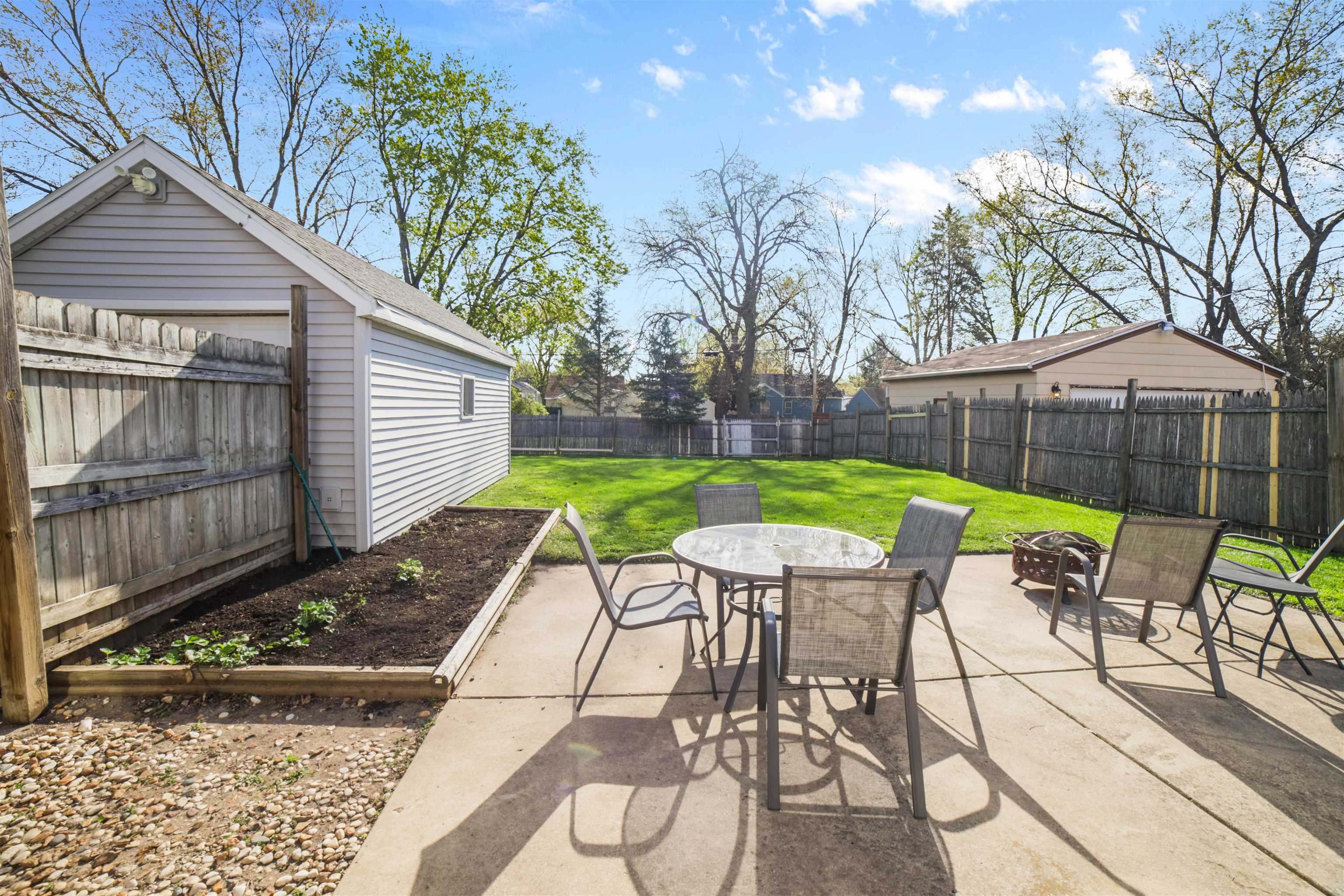 921 Cleveland Street Beloit, WI 53511 - Photo 34 of 39