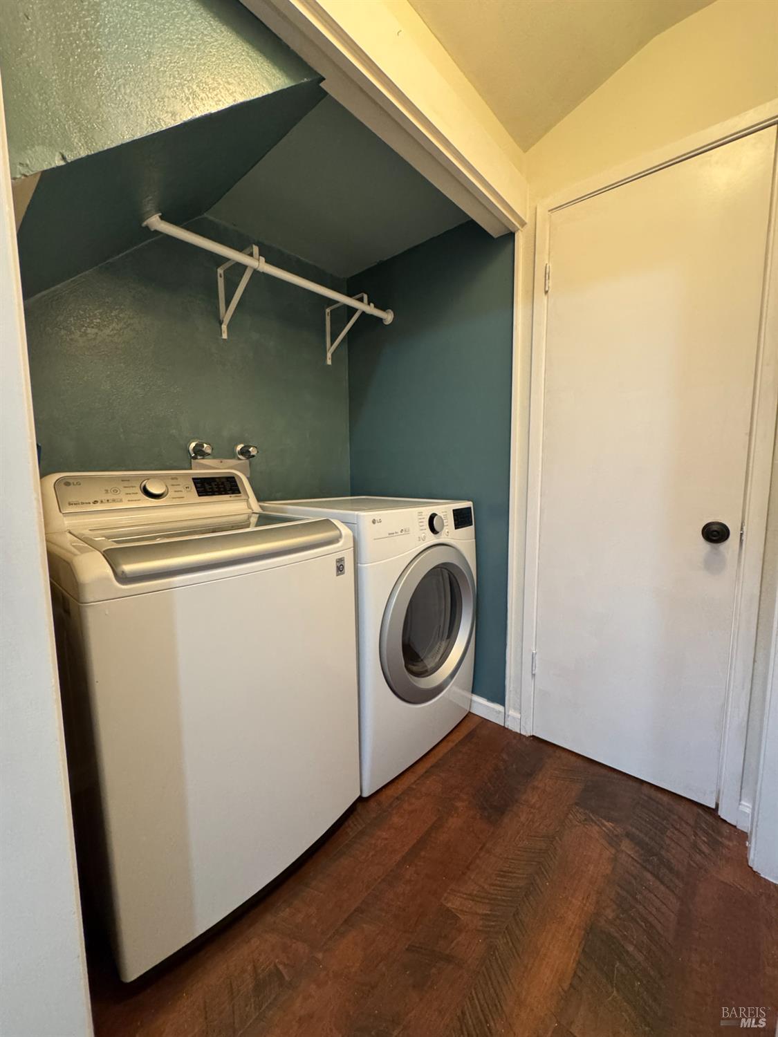 58 Scottsdale Way Novato, CA 94947 - Photo 26 of 64 a utility room with dryer and washer