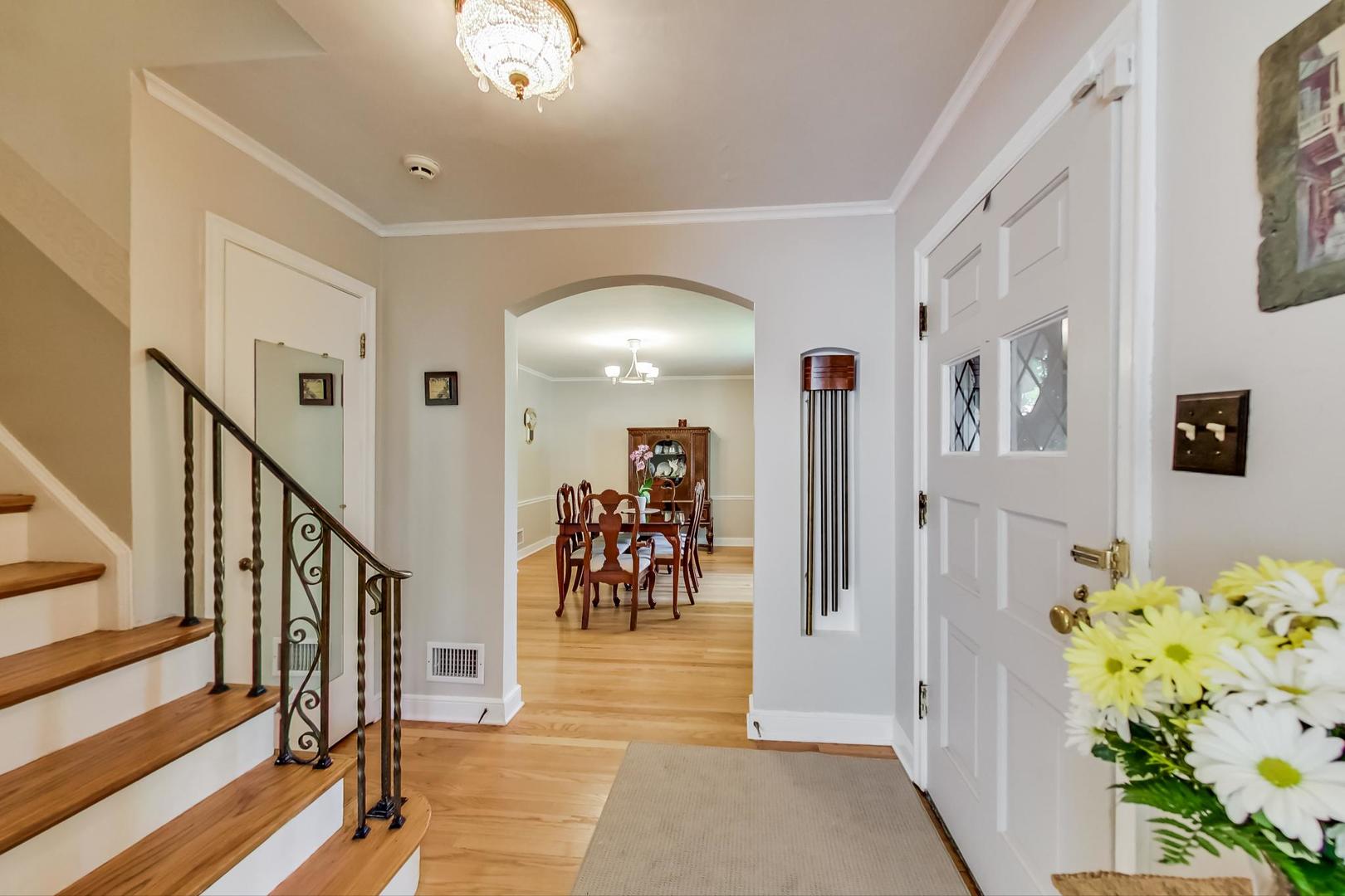 287 Southcote Road Riverside, IL 60546 - Photo 4 of 26