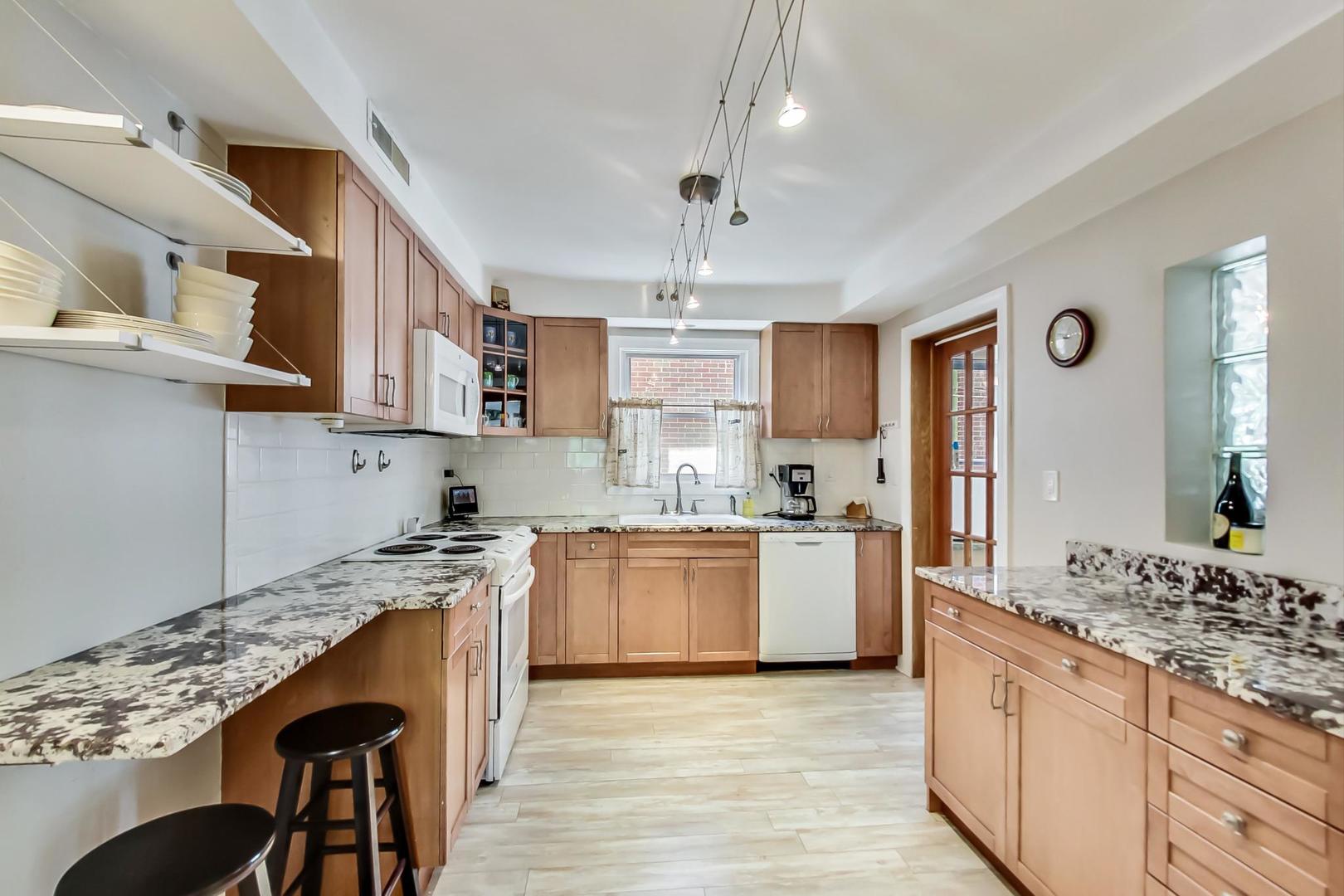 287 Southcote Road Riverside, IL 60546 - Photo 7 of 26